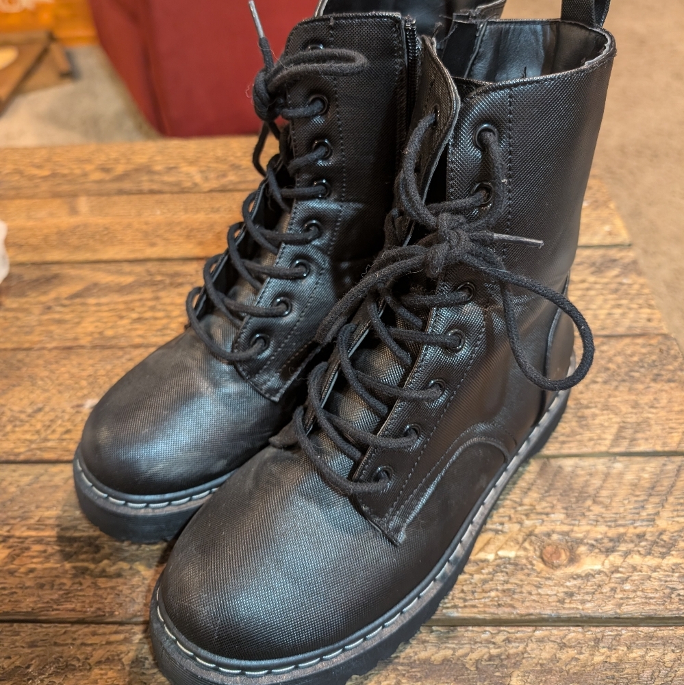 Ladies Black Boot's